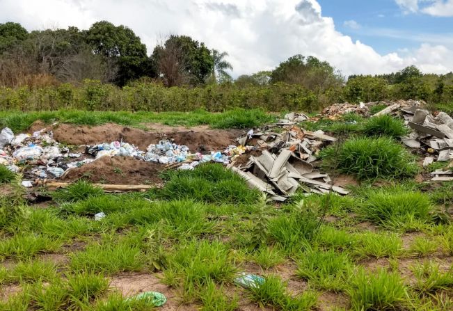 Descarte de lixo em local errado prejudica município e pode gerar multa