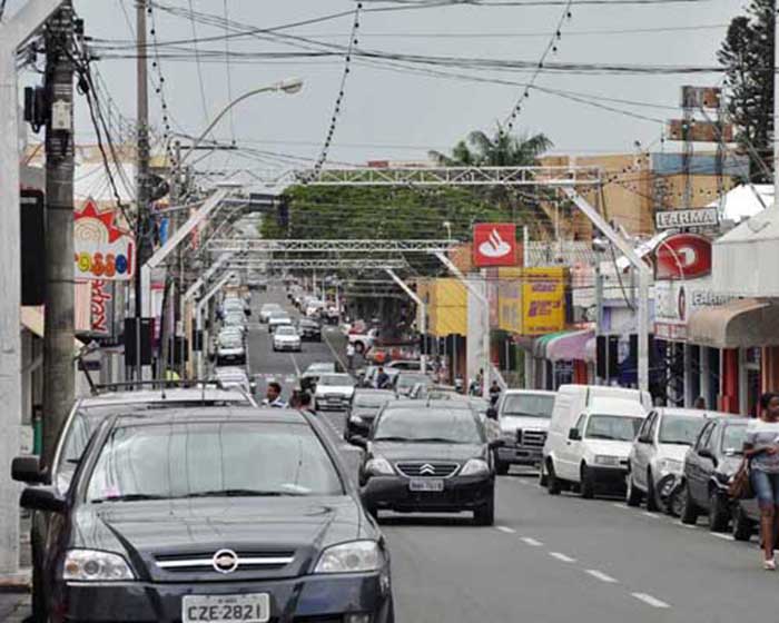 Comércio garcense fica aberto amanhã até às 16 horas