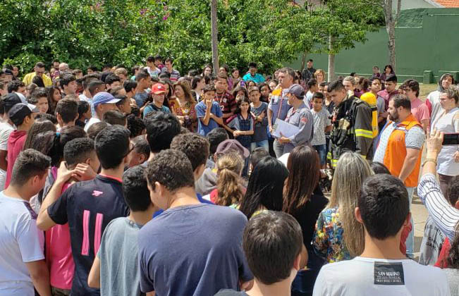 Defesa Civil realiza simulação na Escola Prof.ª Nely Carbonieri de Andrade