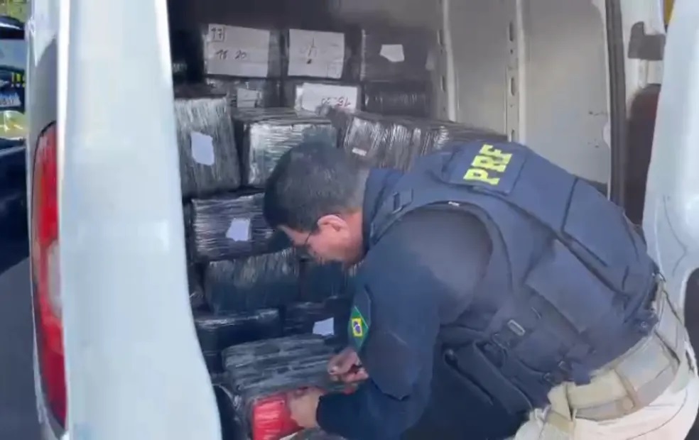 PRF apreende grande quantidade de maconha na BR-153 