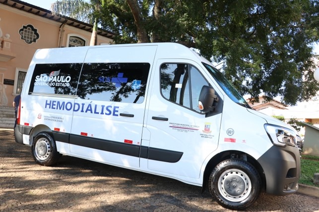   Prefeitura apresenta nova ambulância para atendimento exclusivo aos pacientes de hemodiálise