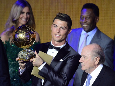 Cristiano Ronaldo quebra hegemonia de Messi e é eleito melhor do mundo