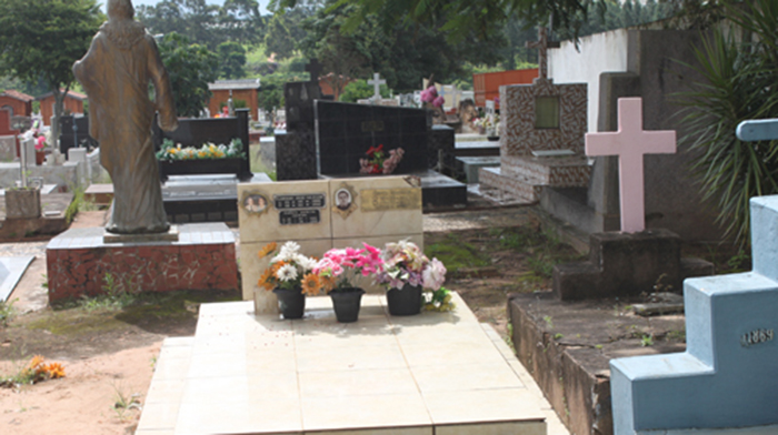Administrador do Cemitério chama a atenção para túmulos abandonados