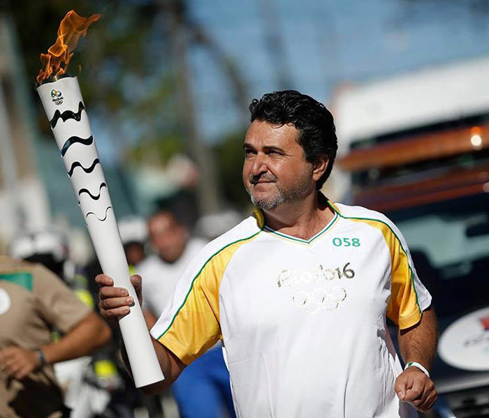 Zeu Lima: Um garcense conduzindo a Tocha Olímpica