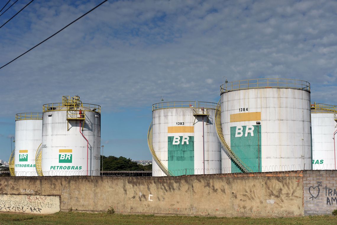  Petroleiros desafiaram justiça do trabalho e iniciaram greve em refinarias 