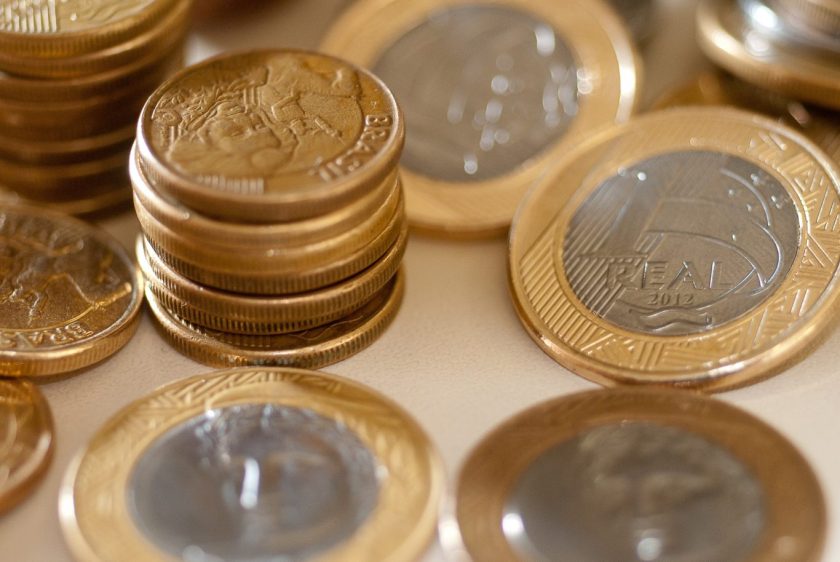 Quase 20% da população ainda guarda moedas em casa, diz Banco Central